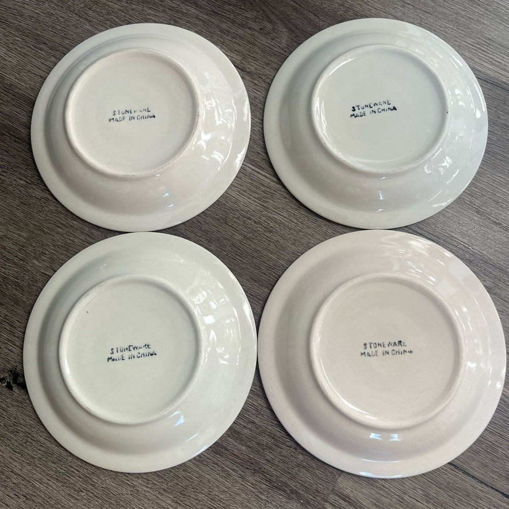 Elegant White Dinner Plate with Green Trim - Picture 2 of 2